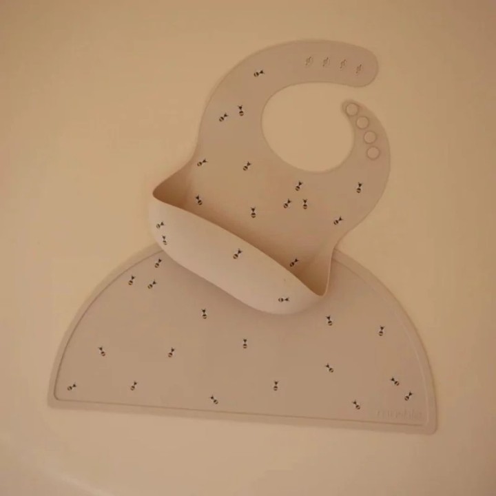 Bavoir en silicone